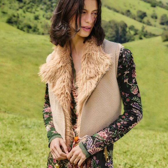 NWT Farm Rio beige fur sleeveless knit vest L Priced to sell - Picture 1 of 11